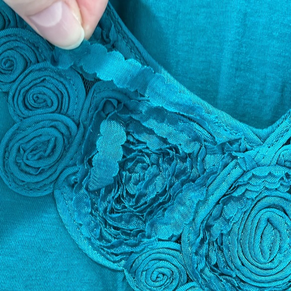 Elle Blue Flower Tank - Picture 4 of 5